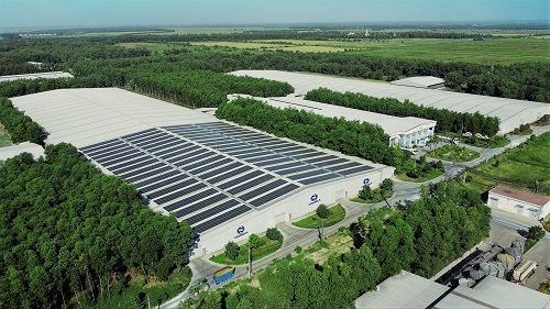Năng lượng mặt trời đã được đưa vào sử dụng trên toàn bộ hệ thống trang trại, nhà máy của Vinamilk, trong đó có các trang trại Green Farm