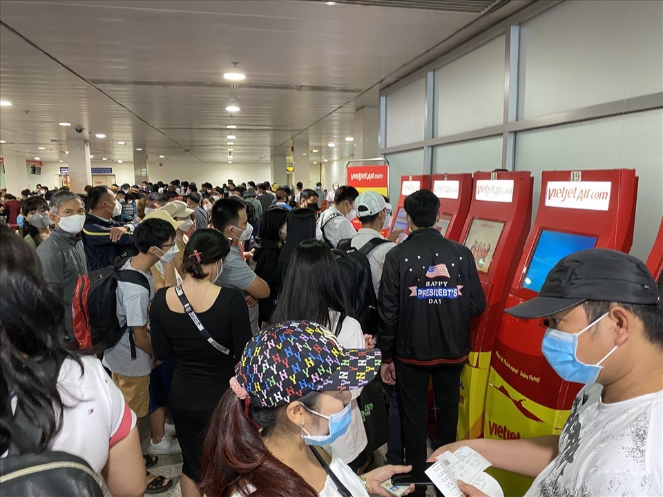 Long lineups of customers at the check-in counter.