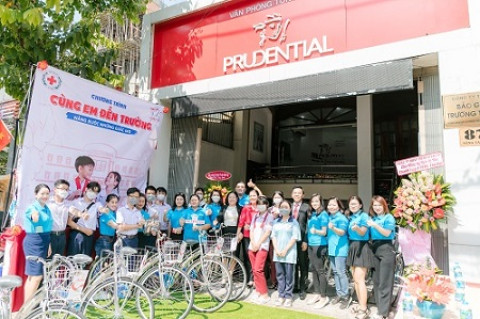 Prudential đồng hành cùng học sinh nghèo vượt khó tại quận Gò Vấp và TP. Thủ Đức (TP. Hồ Chí Minh)