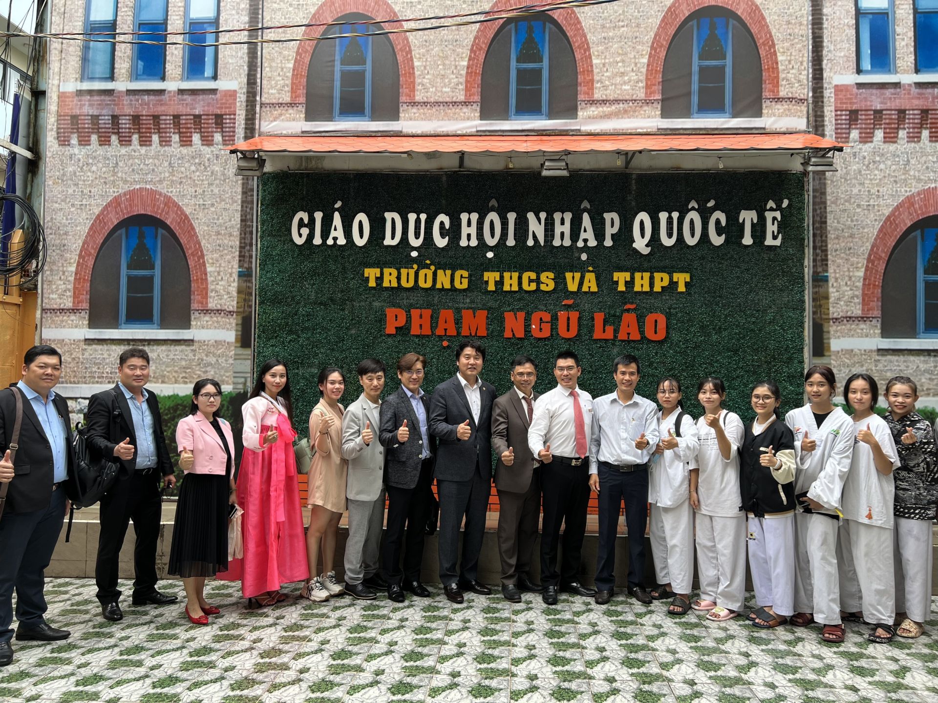 Delegates take souvenir photos at Pham Ngu Lao Secondary and High School