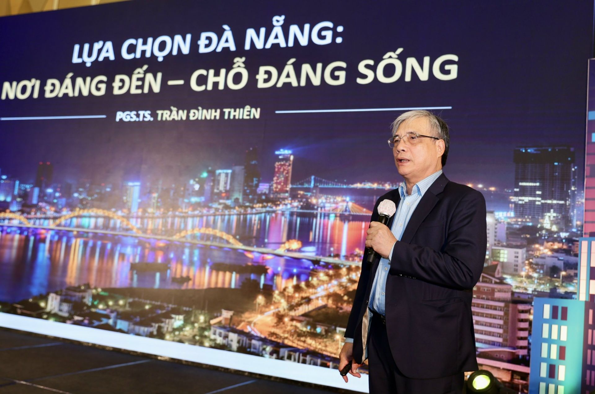 Assoc. Prof. Dr. Tran Dinh Thien affirmed that Da Nang needs to move forward, placing in the global race.