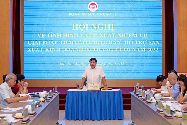 Minister Nguyen Chi Dung presided over the status conference and recommended duties and solutions to alleviate obstacles and boost production and business in the last six months of 2022.