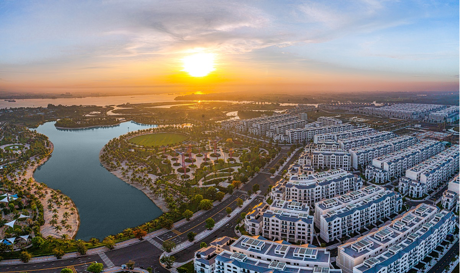 Panorama of the 36ha park in the Vinhomes Grand Park urban area