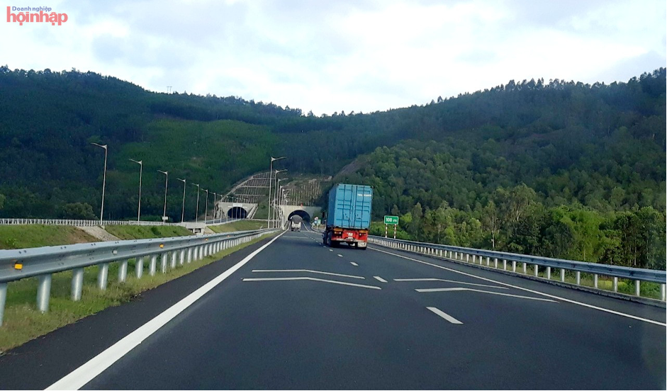 The project spans approximately 88 kilometres. The segment via Quang Ngai province is 60.3 kilometres long, and the section through Binh Dinh province is 27.7 kilometres long. The project begins at Km 0 (Km127+720 of the Da Nang - Quang Ngai expressway).