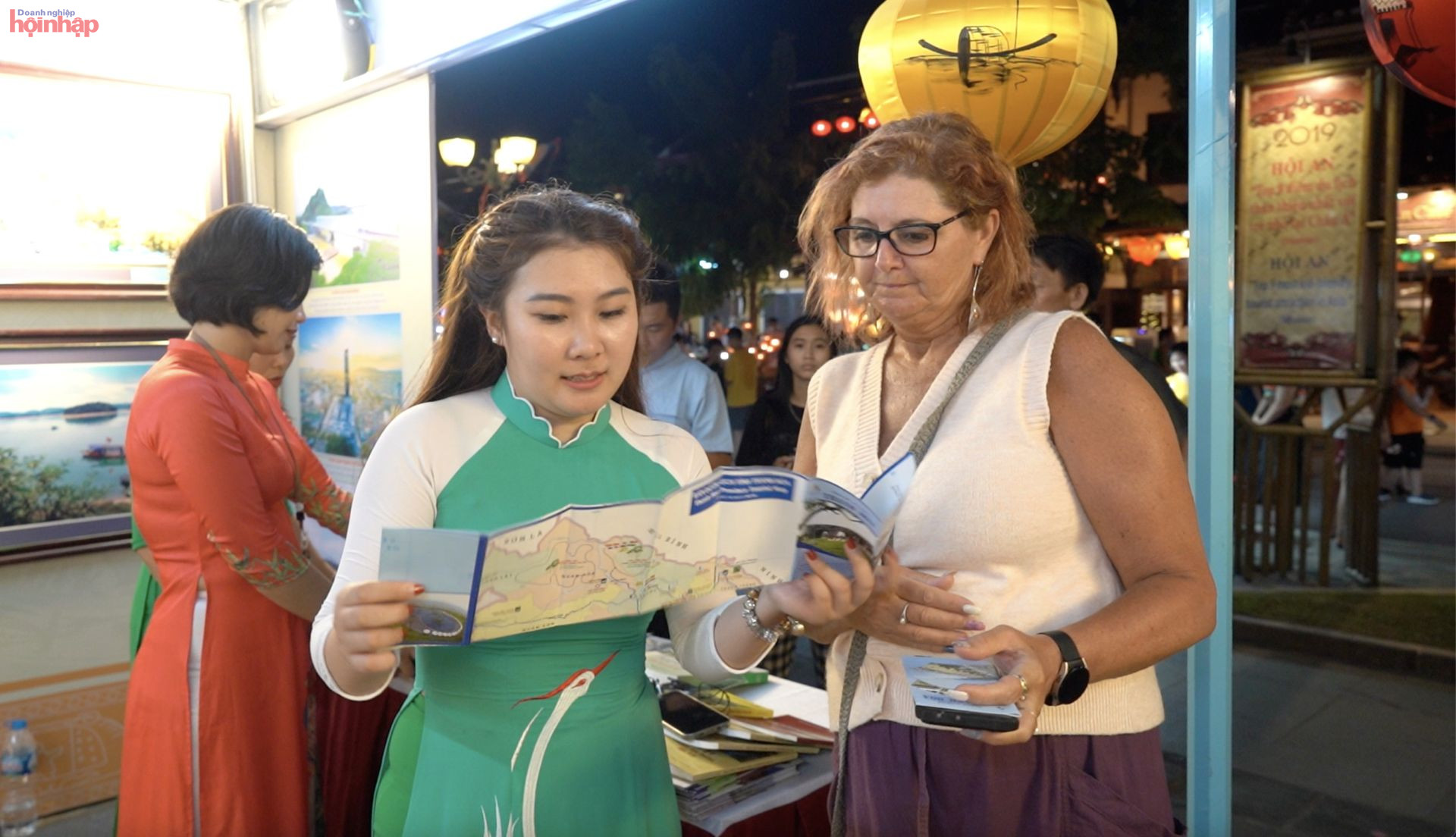 Triền lãm “Không gian văn hóa Việt Nam” diễn ra từ ngày 8 đến hết ngày 13 tháng 7 năm 2022 thu hút nhiều du khách trong và ngaoif nước đến tham quan