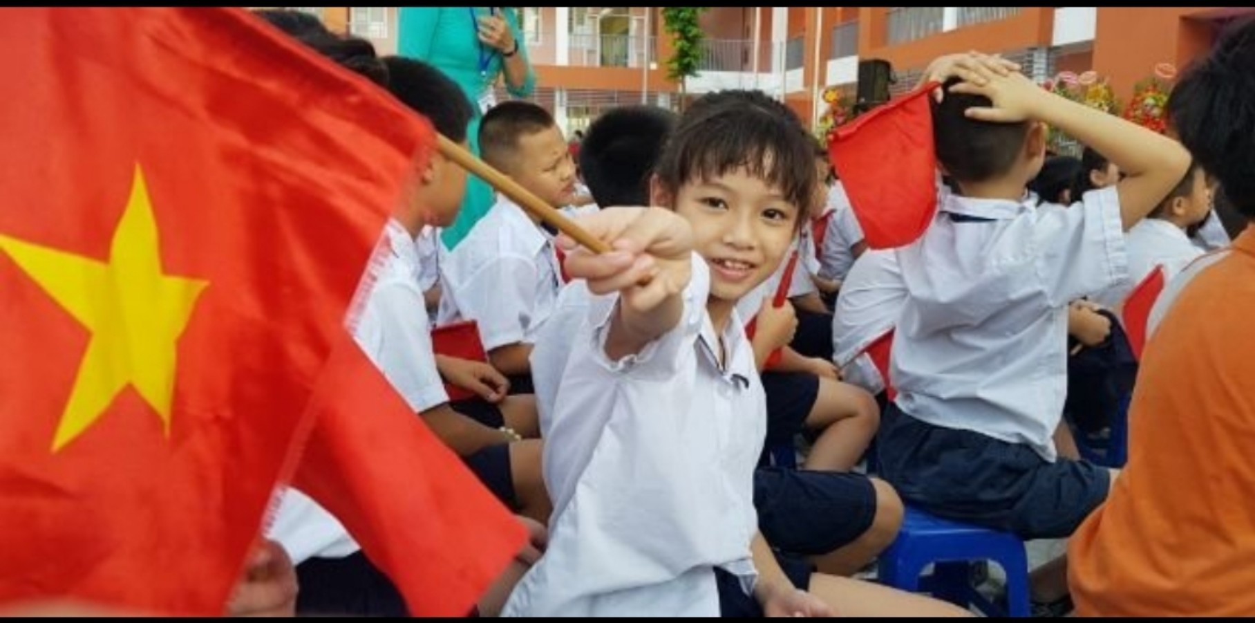 Niềm vui của một em học sinh Việt Nam khi được Tổ chức Đa văn hóa Hàn Quốc hỗ trợ