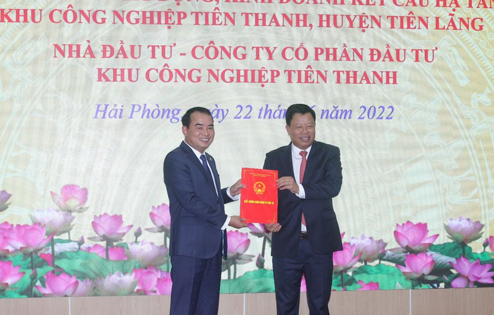 On June 22, Hai Phong Economic Zone Authority awarded the investment certificate to the investment project of the construction and infrastructure business of Tien Thanh Industrial Park, Tien Lang district.