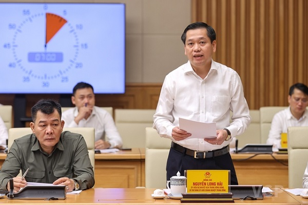 Bí thư Đảng ủy Khối doanh nghiệp Trung ương Nguyễn Long Hải báo cáo tại cuộc làm việc (Ảnh: VGP/Nhật Bắc)