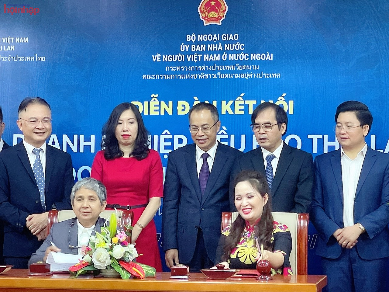 Ký kết hợp tác giữa doanh nghiệp Việt Nam và Thái Lan về may mặc (áo dài)