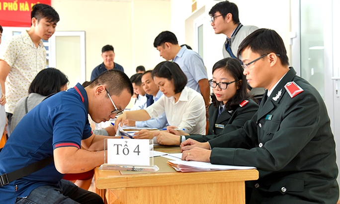 Employers sign minutes to announce the inspection decision- Photo: Hanoi Social Security.