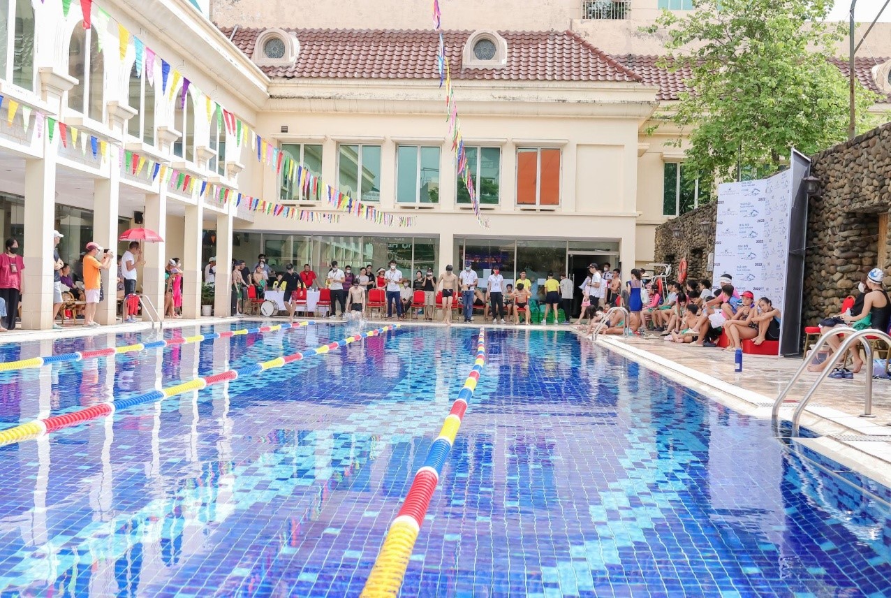 Bể bơi G2-G3 với sự tham gia của đông đảo cư dân nhí.