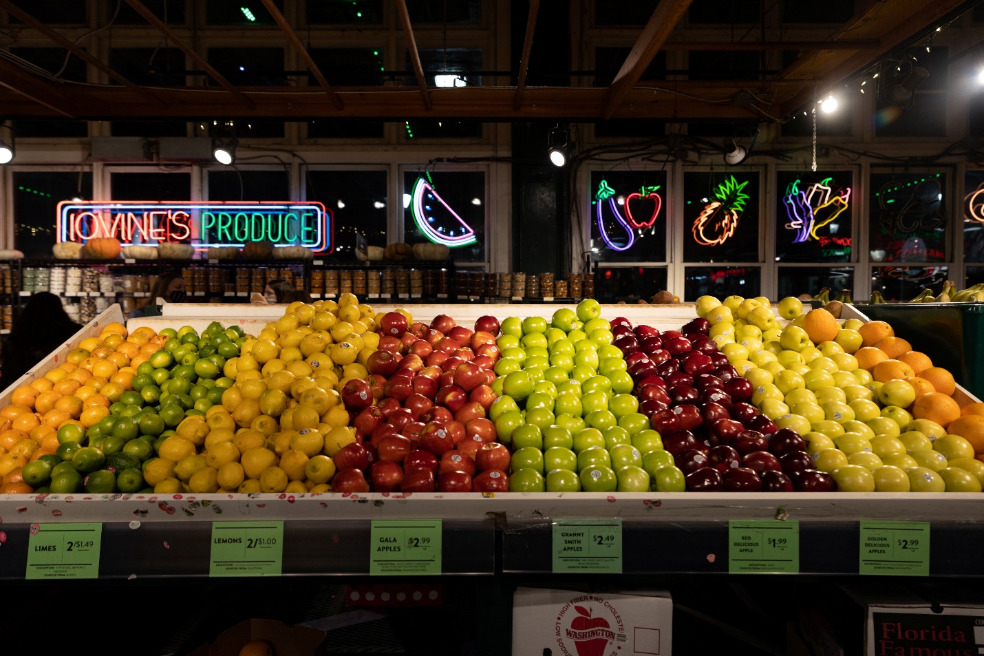 Giá lương thực hàng năm đang tăng với tốc độ nhanh nhất kể từ tháng 2 năm 1981 (ảnh một cửa hàng hoa quả ở Philadelphia, nguồn: Hannah Beier)