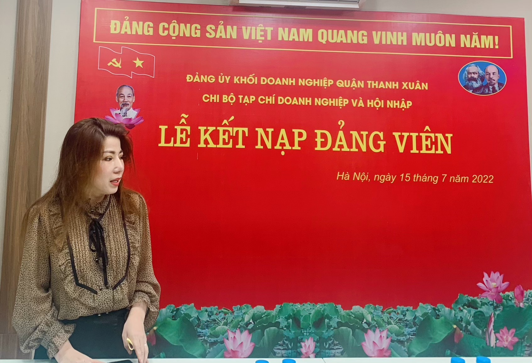 đồng chí Nguyễn Thị Lan Hương - Quận ủy viên, Bí thư Chi bộ Tạp chí Doanh nghiệp và Hội nhập