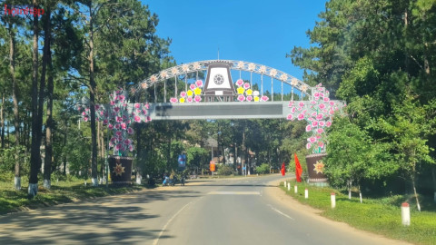 Complete 30 km of National Highway 24 connecting Kon Tum with Quang Ngai