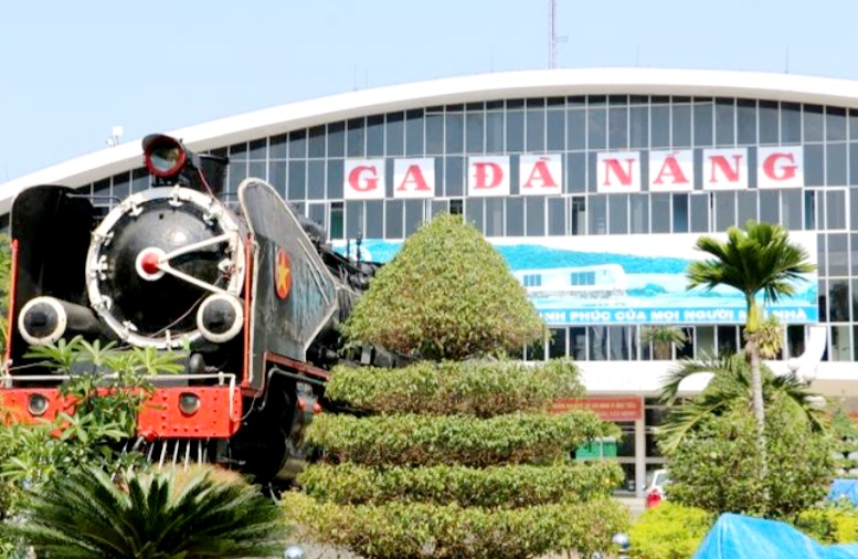 Da Nang railway station has a history of 120 years but is located in the heart of the city with a series of intersections with the road, creating great pressure on traffic, environment and urban order, so the relocation of Da Nang station is a must. necessary for urban development.