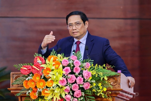 Thủ tướng Phạm Minh Chính dành nhiều thời gian phân tích về các yếu tố nền tảng để Việt Nam nói chung và Hậu Giang nói riêng thu hút đầu tư (Ảnh: VGP/Nhật Bắc)