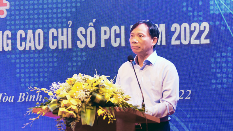 Ông Bùi Văn Khánh - Chủ tịch UBND tỉnh Hòa Bình phát biểu khai mạc Hội nghị.