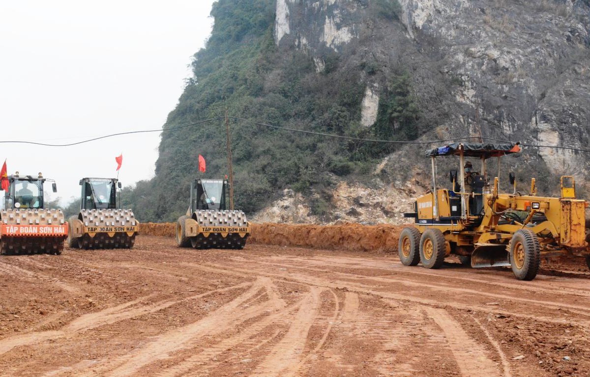 The contractor constructs a section of the North-South expressway from 2017 to 2020. (Photo: Viet Hung/Vietnam+)