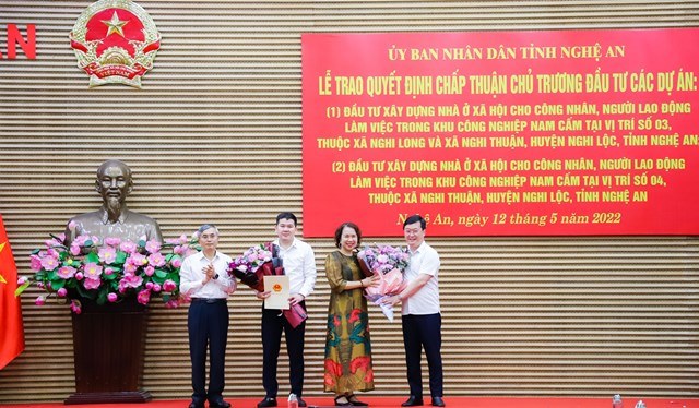 Nghe An held a ceremony to award the decision to approve the investment policy of the project.