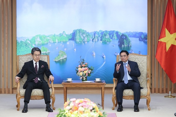 Thủ tướng nhấn mạnh đề nghị phía Nhật Bản và JBIC giúp đỡ Việt Nam xây dựng nền kinh tế tăng trưởng nhanh, bền vững, quy mô lớn hơn, độc lập tự chủ ngày càng cao gắn với tích cực, chủ động hội nhập quốc tế sâu rộng, thực chất, hiệu quả (Ảnh: VGP/Nhật Bắc)