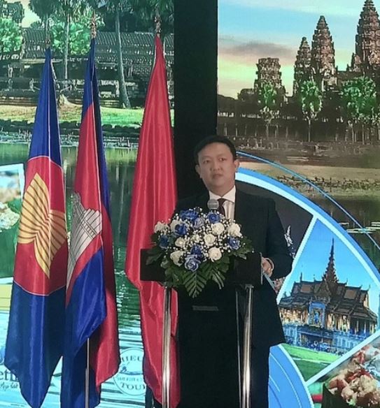 Ông Thok Sokkhom - Phó Quốc vụ khanh Bộ Du lịch Vương quốc Campuchia đọc diễn văn khai mạc hội nghị.
