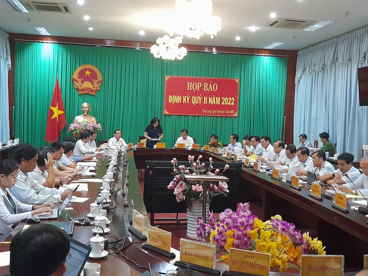 Ms Pham Thi No- Chief of Office of Vinh Long Provincial People's Committee reported at the conference.