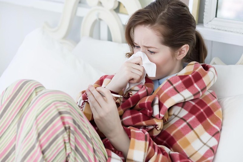 Sốt đột ngột, rét run, đau đầu, mệt mỏi là những dấu hiệu hay gặp khi mắc cúm