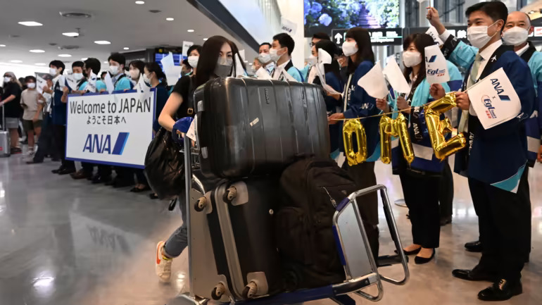 On June 22, tourists from Hong Kong arrived at Narita International Airport in Tokyo, after Japan resumed allowing tour travel. (Image courtesy of Tomoki Mera.)