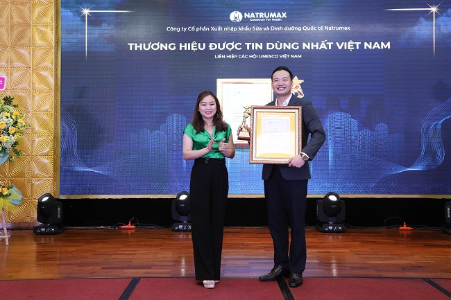Natrumax Việt Nam đón nhận danh hiệu Thương hiệu tin dùng nhất Việt Nam do Liên hiệp các Hội UNESCO Việt Nam trao tặng