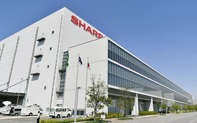 Bình Dương là địa phương có môi trường đầu tư hấp dẫn, phù hợp với tiêu chí của Sharp, do đó Tập đoàn đã có 02 nhà máy sản xuất đặt tại Khu công nghiệp (KCN) Việt Nam – Singapore (VSIP) I và VSIP II mở rộng