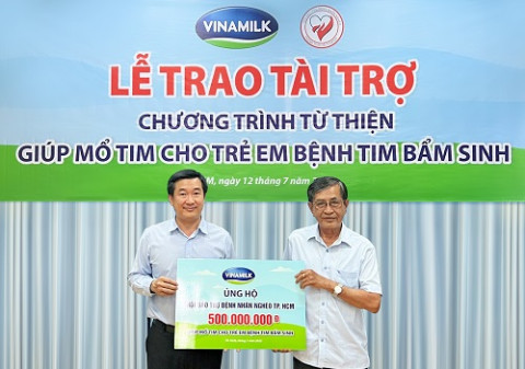 Vinamilk continues to provide 500 million VND to the Sponsoring Association for Poor Patients in Ho Chi Minh City