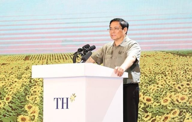 Prime Minister Pham Minh Chinh praised and acknowledged the results that TH Group has achieved in recent years