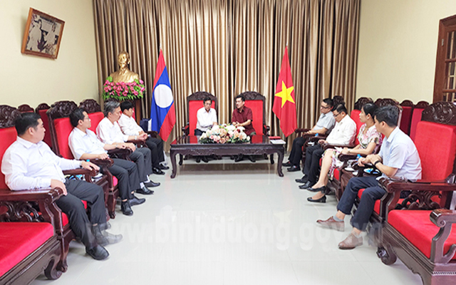 Lãnh đạo huyện Dầu Tiếng thăm Tổng lãnh sự quán nước Cộng hòa xã hội chủ nghĩa Việt Nam tại tỉnh Paksé, Cộng hòa dân chủ nhân dân Lào