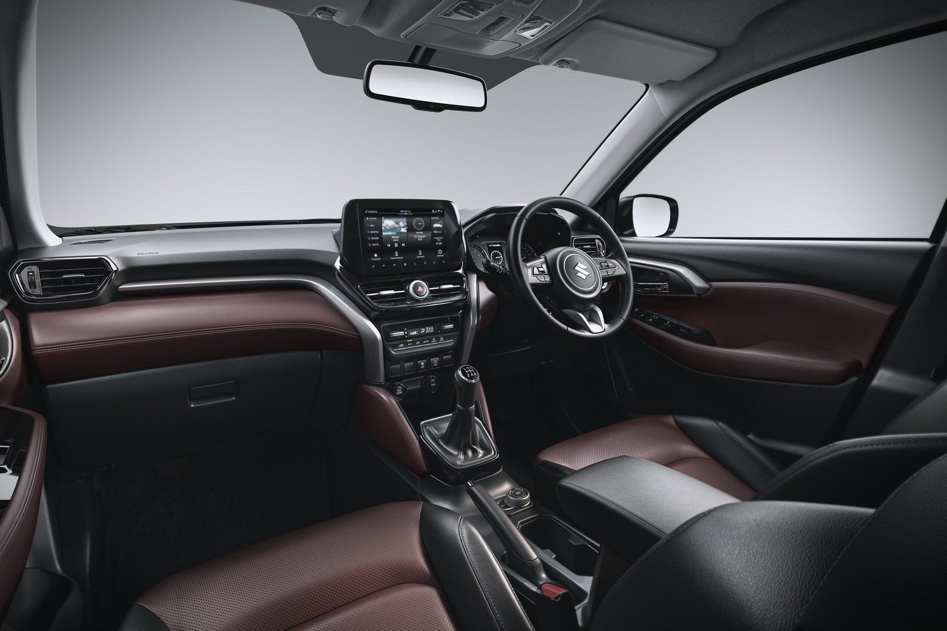 The interior of the Suzuki Grand Vitara 2023 is still quite monotonous compared to competitors in the same segment.