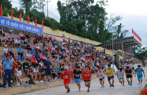 Opening the 7th Congress of Sports and Sports in Lac Son district (Hoa Binh province) and earning the Labor Medal of the Third Class