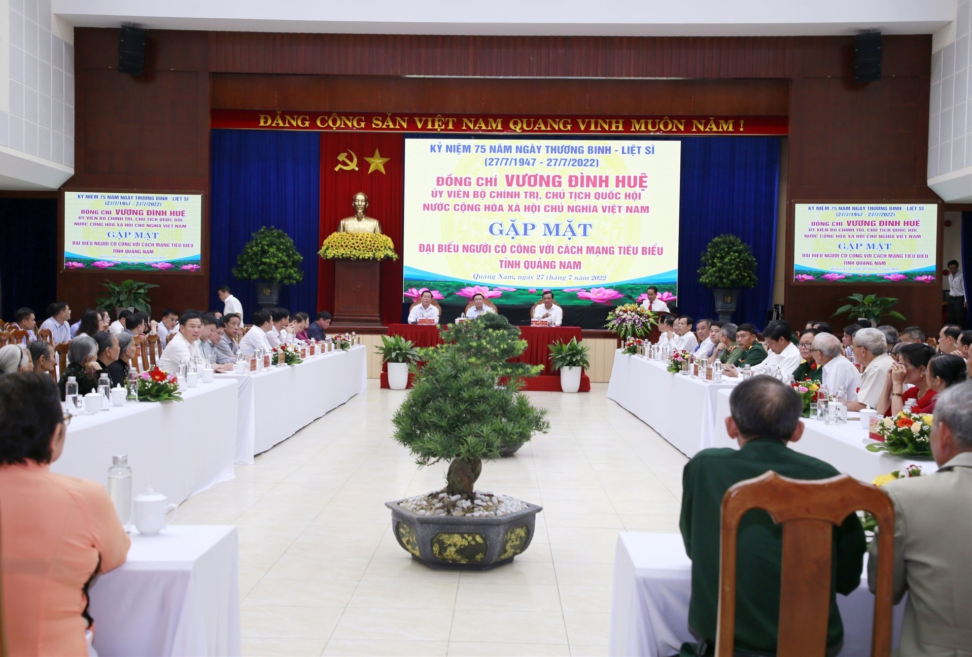 Chủ tịch Quốc hội gặp mặt người có công với cách mạng tiêu biểu tỉnh Quảng Nam
