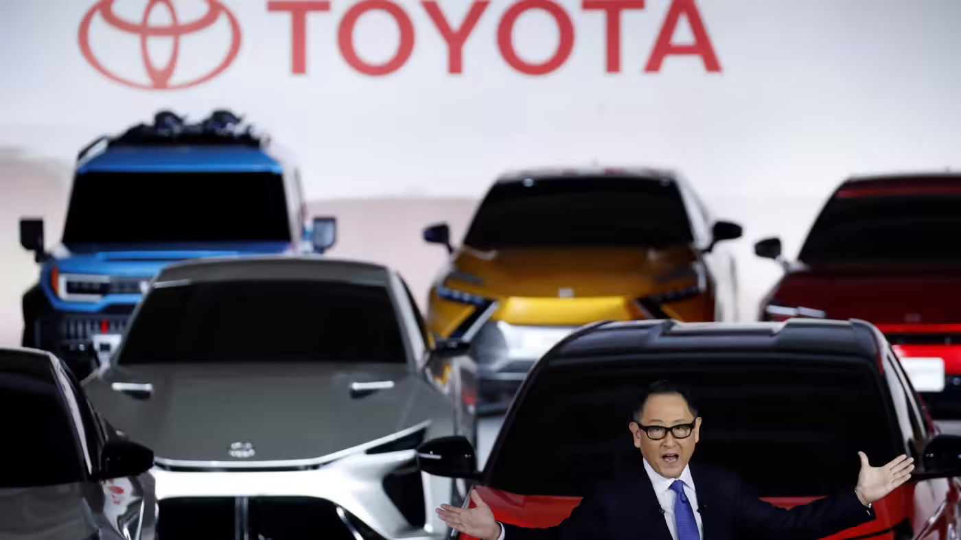 Chủ tịch Toyota Motor Akio Toyoda tiết lộ chiến lược EV của công ty tại Tokyo vào tháng 12. © Reuters