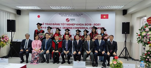 Lễ trao bằng tốt nghiệp cho các tân thạc sĩ khóa 2019-2021 của VJU