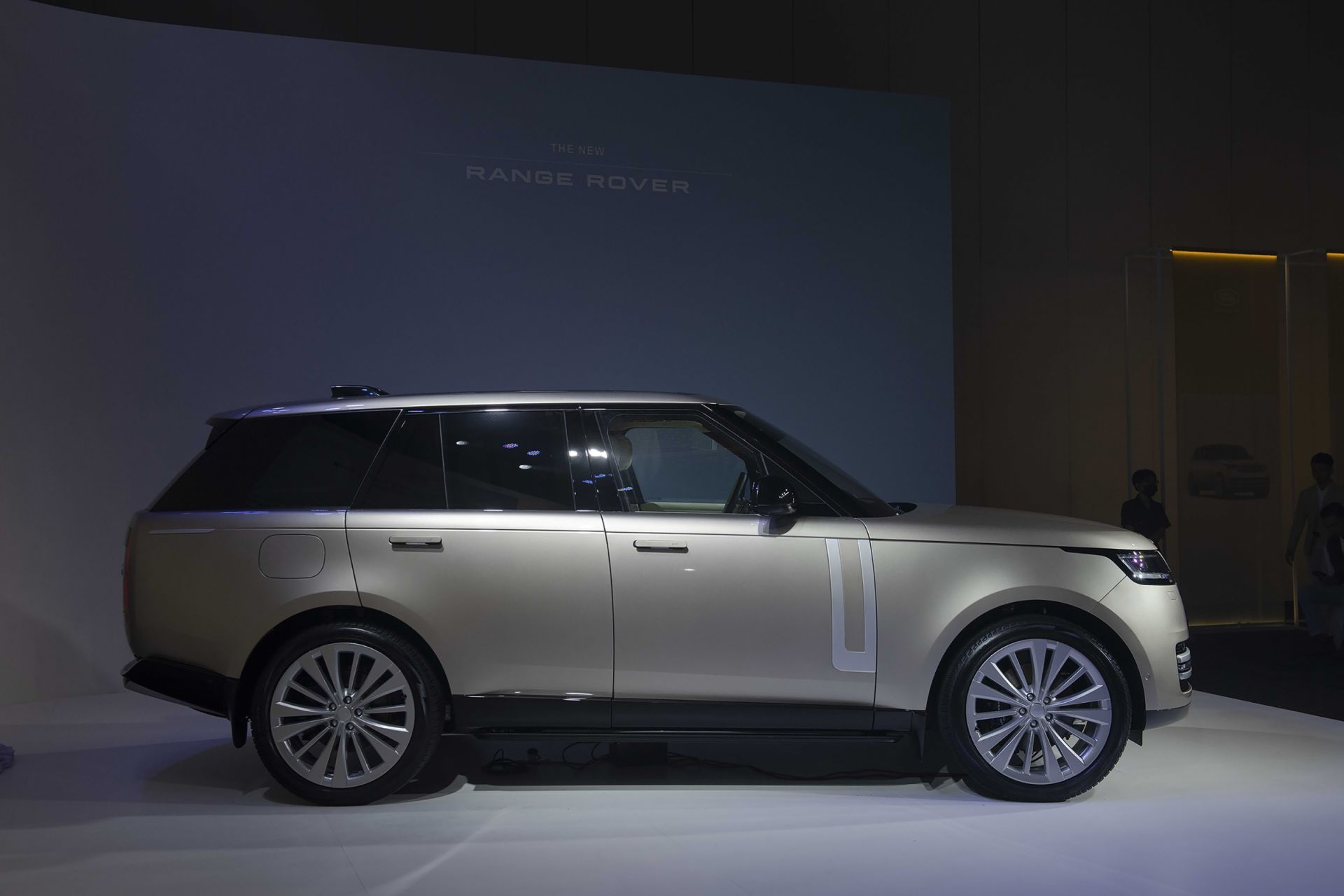 Range Rover thế hệ thứ 5 với ngôn ngữ thiết kế 