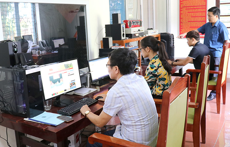 Trung tâm Văn hóa, Thể thao, Du lịch và Truyền thông huyện Đoan Hùng đẩy mạnh ứng dụng CNTT, nâng cao hiệu quả thông tin cơ sở.