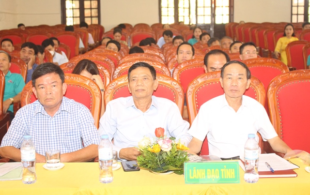 Nghe An's leaders at Provincial Social Policy Bank attended the meeting