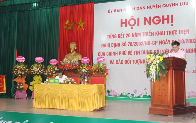 Mr Nguyen Quy Thai, director of the Social Policy Bank in the district of Quynh Luu, briefed on the outcomes of 20 years of operation, as well as specific directions and responsibilities until 2030, including the implementation of preferential loans for low-income families and major beneficiaries. Other policies according to Government Decree No. 78/2002/ND-CP in the district.