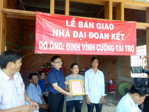 Tien Giang: Three homes of remarkable solidarity are donated by overseas Vietnamese to families in need