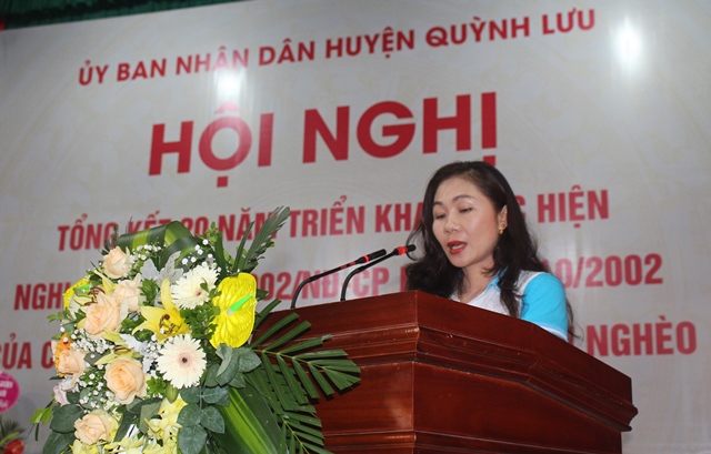 Ms Tran Thi Ha, Chairwoman of the Women's Union of Quynh Luu District, gave a presentation on entrusting activities at the Conference.