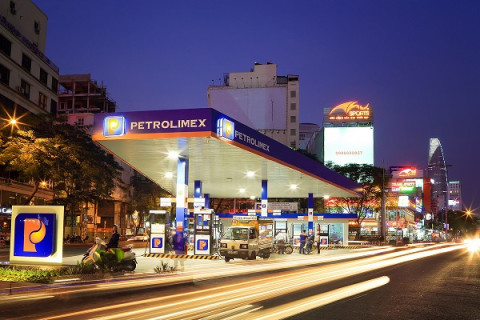 Petrolimex manages inventory when petrol prices fluctuate greatly