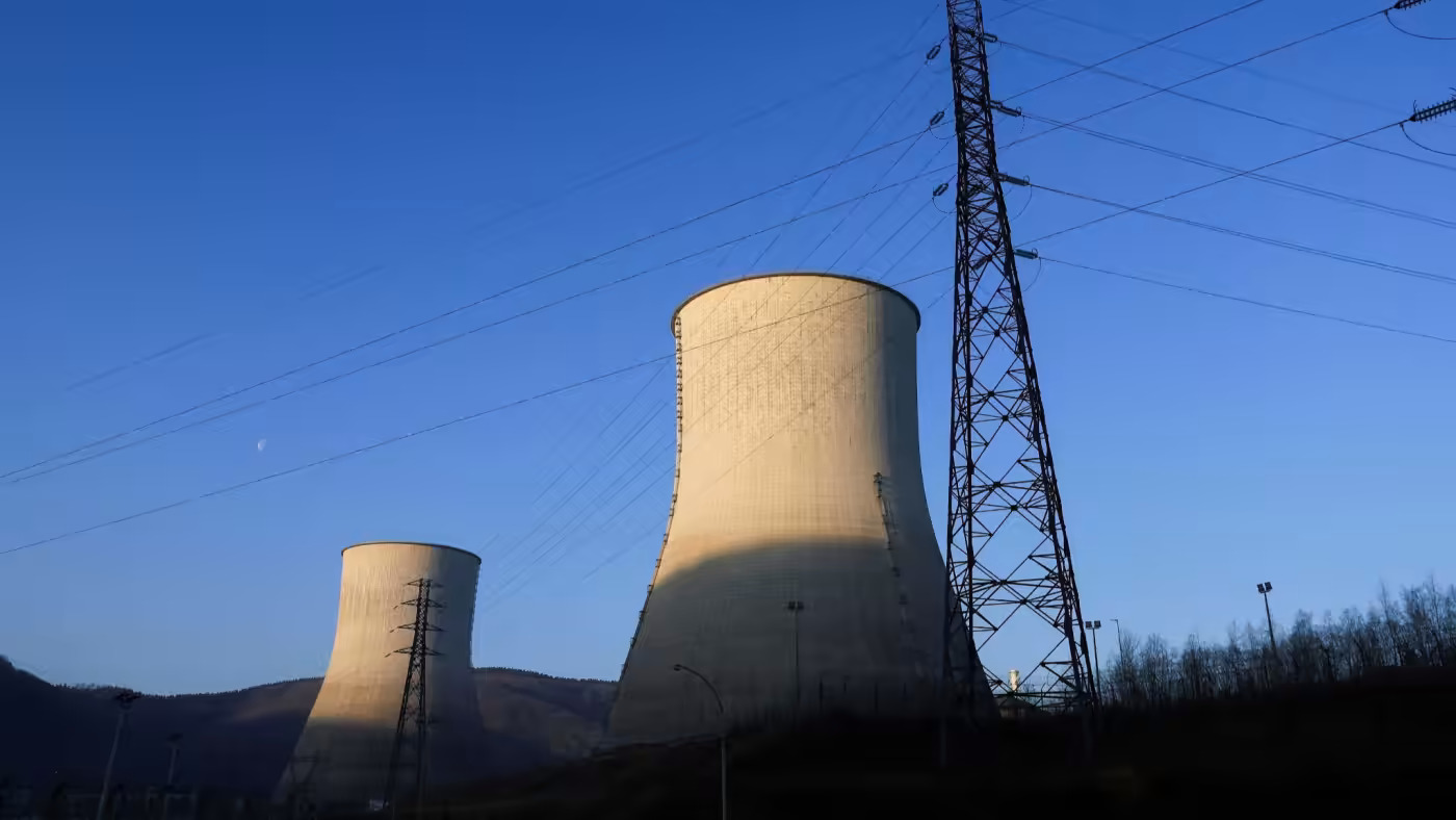 Một nhà máy điện hạt nhân ở Pháp. Paris đã cho năng lượng hạt nhân một cái nhìn thứ hai về mối quan tâm của việc giảm các-bon. © Reuters