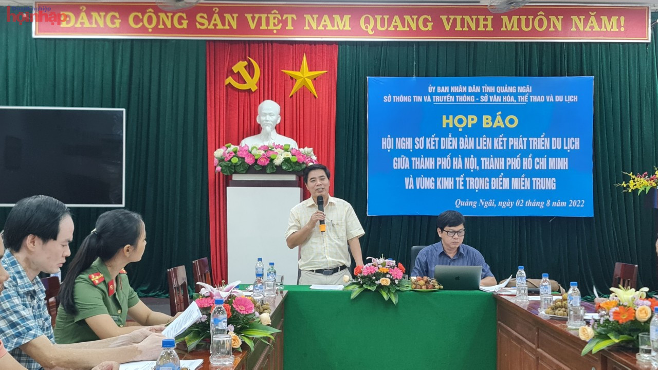 Ông, Nguyễn Chí Dũng - Giám đốc Sở Văn hoá, Thể thao và Du lịch tỉnh Quảng Ngãi phát biểu tại buổi họp.