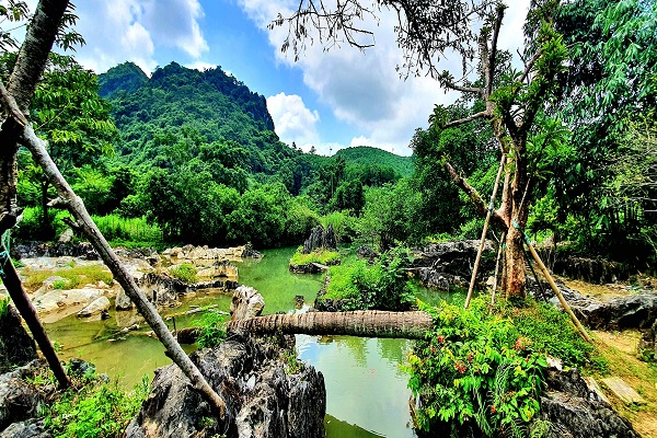 Suối khoáng nóng tự nhiên ở thôn Luông, xã Thành Minh- Thạch Thành được thiên nhiên ưu ái ban tặng hứa hẹn sẽ là địa điểm du lịch nổi tiếng xứ Thanh