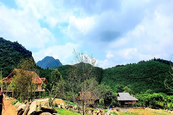 Cảnh đẹp hùng vĩ tại thôn Luông nơi có suối khoáng nóng đang được đầu tư bài bản
