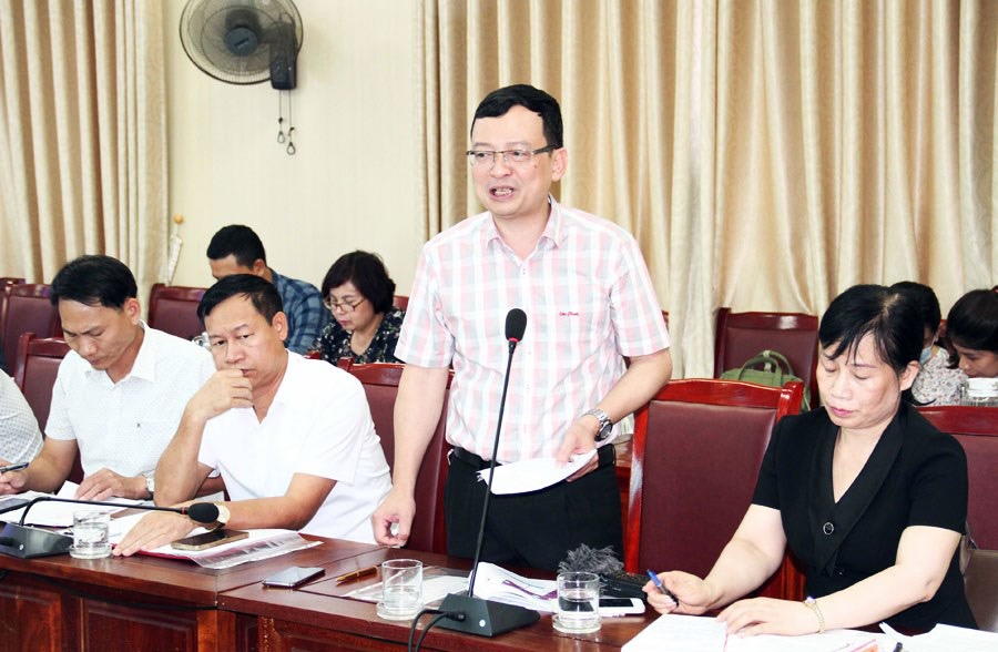 Chủ tịch UBND huyện Tiên Lãng, Bùi Thành Cương báo cáo tại Hội nghị